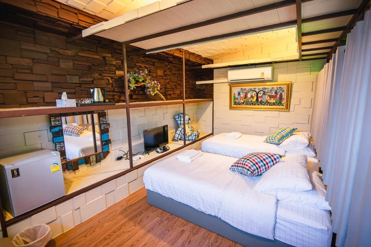 Suankaew​ Art​ Hostel​ Chonburi Extérieur photo
