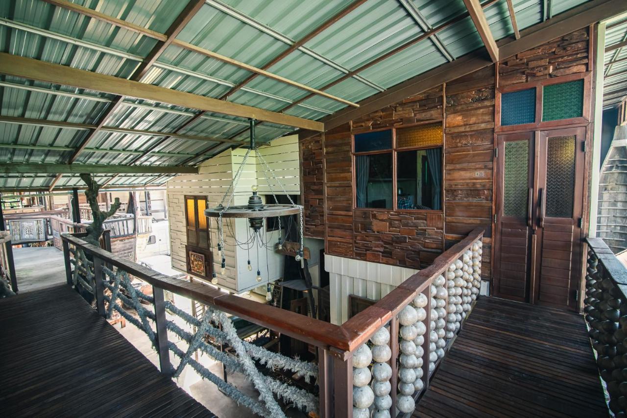 Suankaew​ Art​ Hostel​ Chonburi Extérieur photo