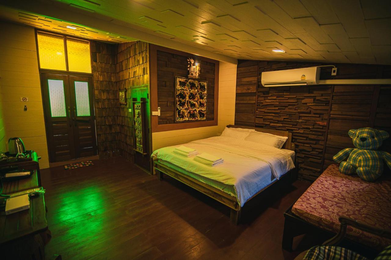 Suankaew​ Art​ Hostel​ Chonburi Extérieur photo